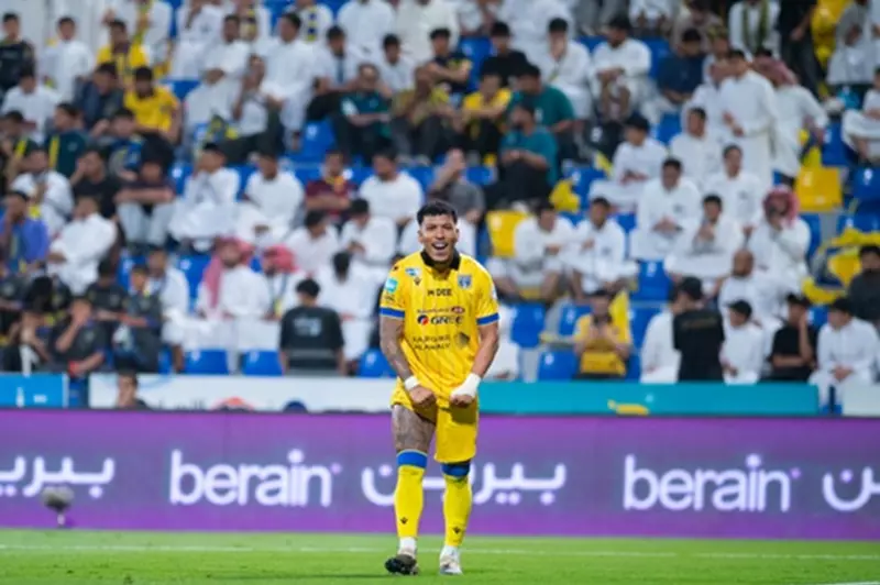 مفاوضات مع أندية عربية.. روجر مارتينيز يرفض عرض التعاون للتجديد